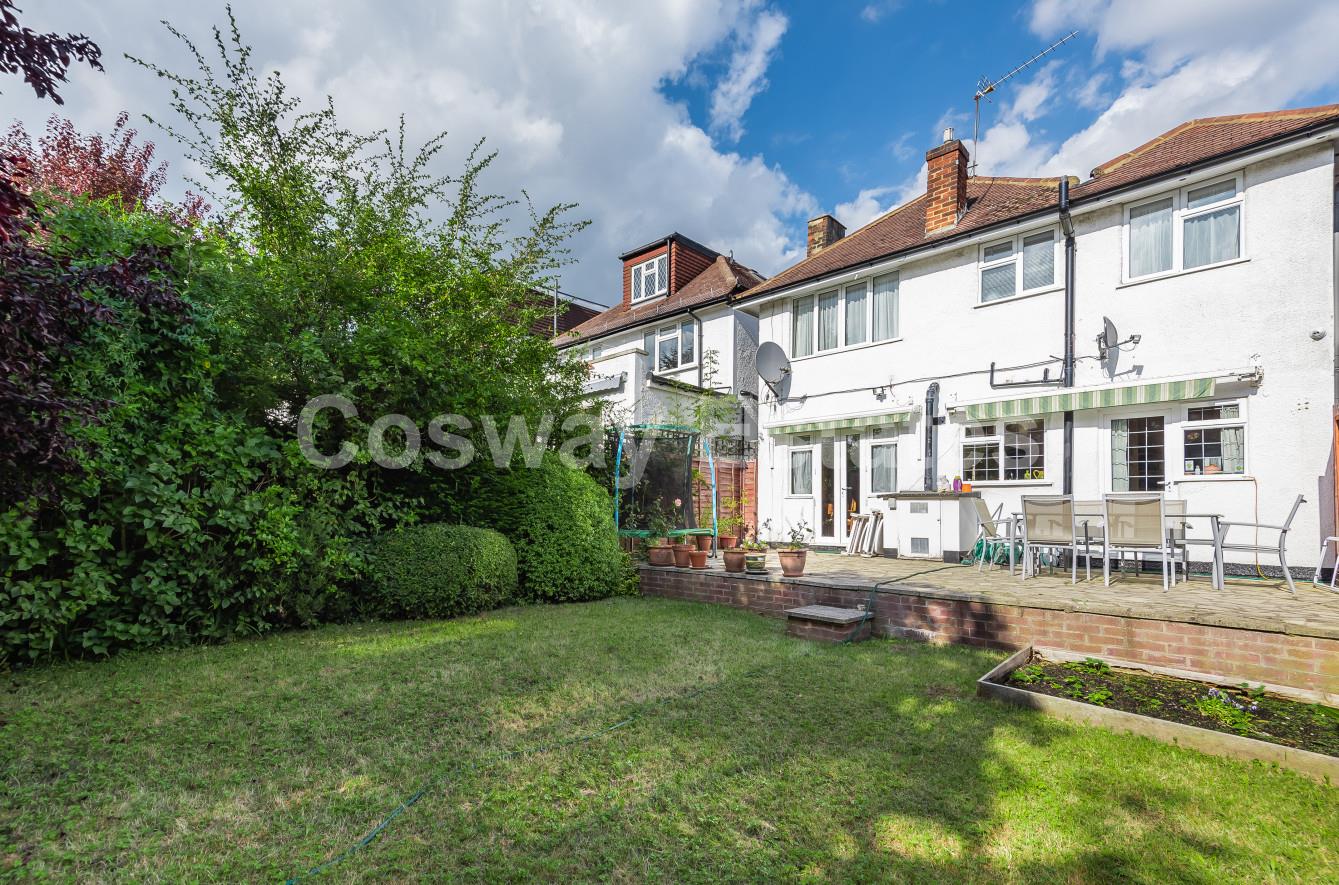 Lawrence Avenue, Mill Hill